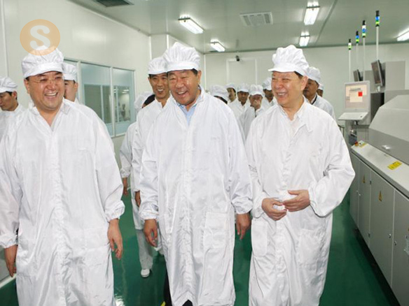 2009年6月11日　當時中共中央政治局常委、全國政協主席賈慶林さんが當社を視察 